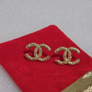 Gold stud Earrings *new